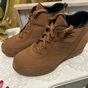 Sorel Evie 8.5 booties. Wedges. EUC. Never worn out of the house. On tried on.